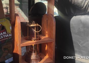 Донецким танкистам доставили благодатный огонь