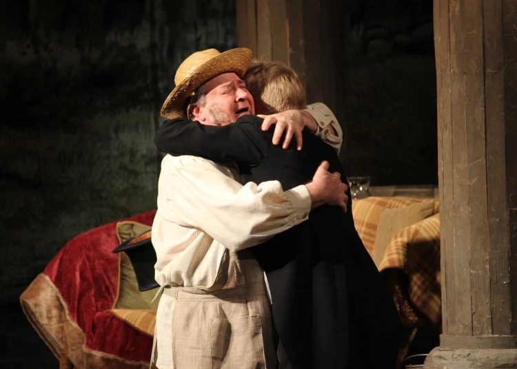 Любовь, смех и Чехов: Как Малый театр покорил Донецк свадьбами и шутками