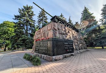 Спасибо деду за Победу: Жители Донецка рассказали, что для них значит 9 Мая