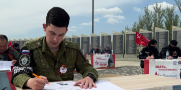 На Саур-Могиле прошёл «Диктант Победы» в преддверии празднования 80-летия Дня Победы