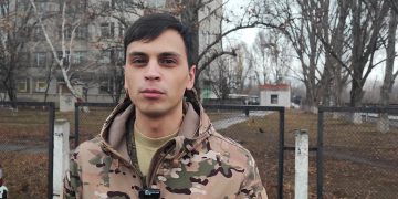 Операция с риском для врача: хирург спас пациента со снарядом в руке