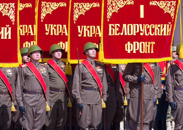 Последний шанс. Москва объявила о перемирии на День Победы