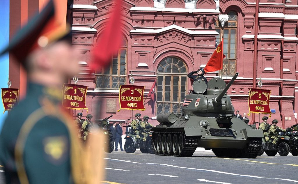 Последний шанс. Москва объявила о перемирии на День Победы