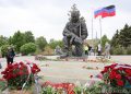Донбасс чествует героев у мемориала Саур-Могилы