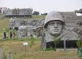 Донбасс чествует героев у мемориала Саур-Могилы