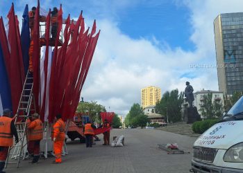 Донецк готовится к 11 мая: Центр города украсили флагами к Дню Республики