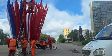 Донецк готовится к 11 мая: Центр города украсили флагами к Дню Республики