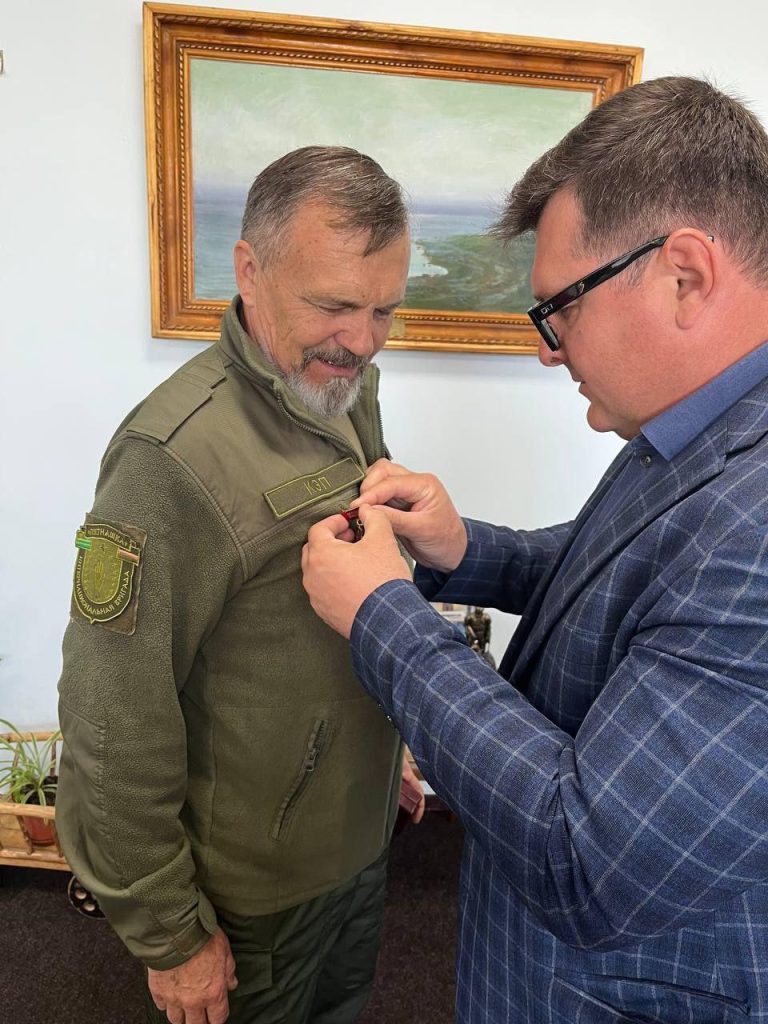 Учитель из Новоазовска получил звание почетного гражданина за вклад в образование и патриотизм