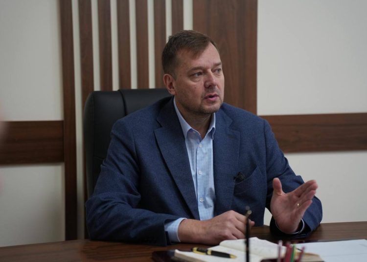 Каменка-Днепровская под огнем ВСУ: два сотрудника администрации ранены в результате удара