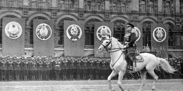 На «Ожившей фотографии»: Маршал Жуков принимает Парад Победы