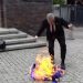 Польский политик поджёг флаг ЕС и назвал его символом оккупанта