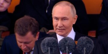 Владимир Путин: «Россия никогда не позволит искажать правду о Великой Победе» Владимир Путин: «Россия никогда не позволит искажать правду о Великой Победе»