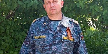 В Макеевке судебный пристав спас ребёнка из горящего дома