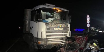 Ночное ДТП в Торезе: легковой автомобиль столкнулся с грузовиком