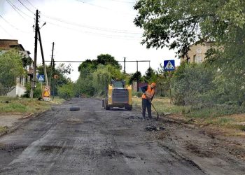 От Старобешево до Ясиноватой: регионы-шефы обновляют дороги ДНР От Старобешево до Ясиноватой: регионы-шефы обновляют дороги ДНР