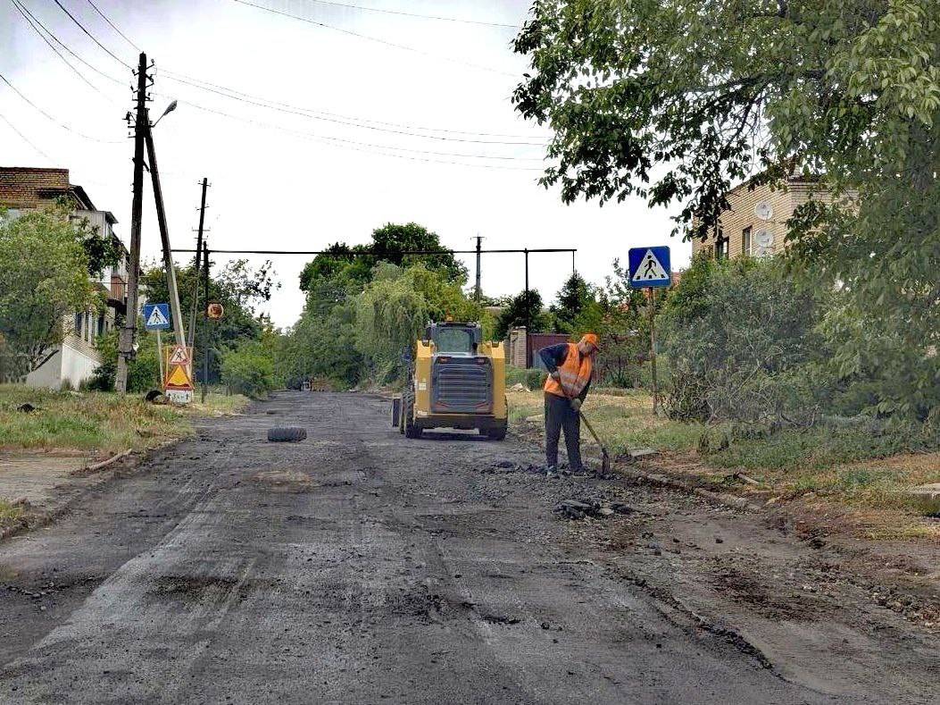 От Старобешево до Ясиноватой: регионы-шефы обновляют дороги ДНР
