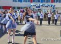 Первый «Последний звонок»: в луганской школе спустя 11 лет состоялась праздничная линейка