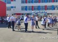 Первый «Последний звонок»: в луганской школе спустя 11 лет состоялась праздничная линейка