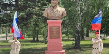 "Отдал жизнь защищая Донбасс": памятник Жоге появился в Ясиноватой «Отдал жизнь защищая Донбасс»: памятник Жоге появился в Ясиноватой