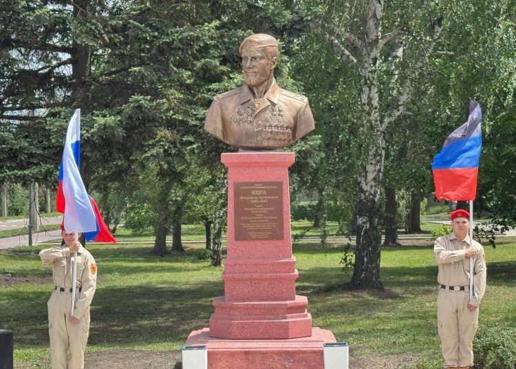 "Отдал жизнь защищая Донбасс": памятник Жоге появился в Ясиноватой «Отдал жизнь защищая Донбасс»: памятник Жоге появился в Ясиноватой