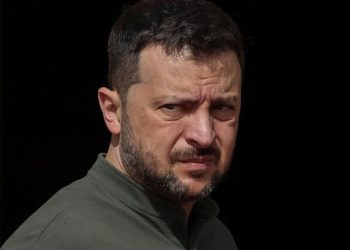 Зеленский требует встречи с Путиным и Трампом, пока фронт трещит по швам в Константиновке Зеленский требует встречи с Путиным и Трампом, пока фронт трещит по швам в Константиновке