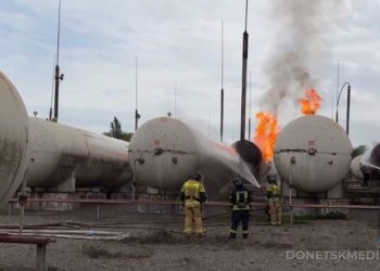 Удар дрона ВСУ по Енакиево: повреждены цистерны газонакопительной станции