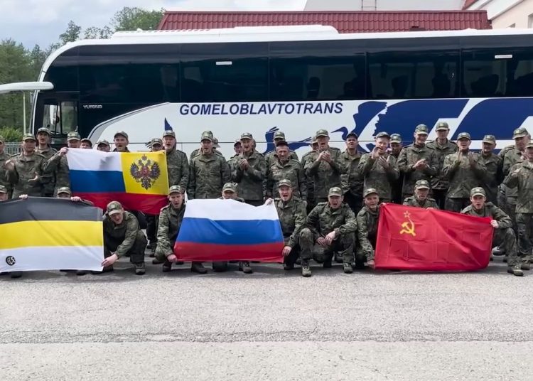 В Подмосковье приземлился самолет с освобожденными из плена бойцами ВС РФ