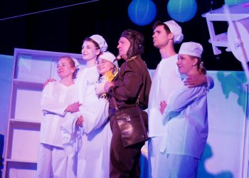 Большая премьера «Маленького принца»: режиссер из Петербурга подарил спектакль Луганску