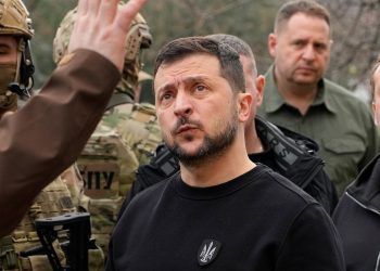 Не выведем войска: Зеленский опять дает несбыточные обещания Не выведем войска: Зеленский опять дает несбыточные обещания