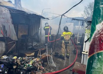 Пожарные предотвратили взрыв газового баллона в кафе Седово