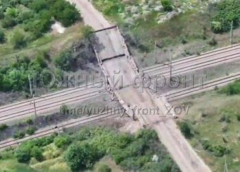 Российские военные взорвали мост, снабжающий боевиков ВСУ в Северске Российские военные взорвали мост, снабжающий боевиков ВСУ в Северске