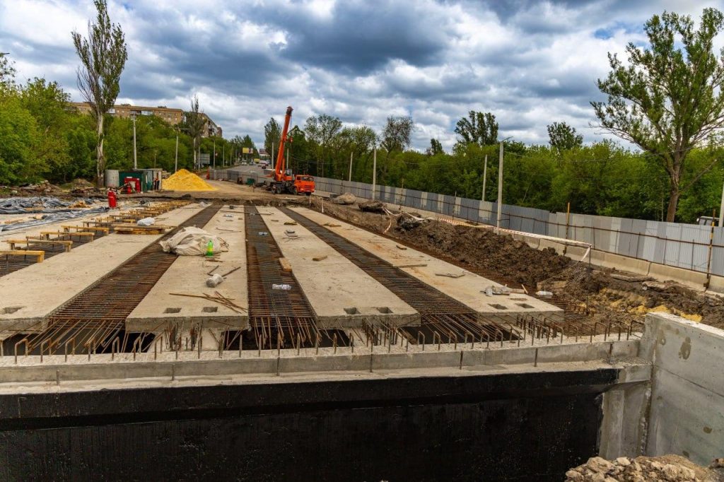 Восстановление моста через реку Грузскую вышло на финальный этап