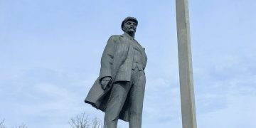 Донецку предложили снести памятник Ленина и переименовать площадь