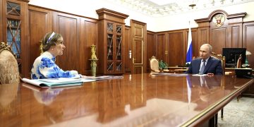 Владимир Путин поддержал создание службы помощи семьям