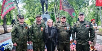 Суровый взгляд в вечность: в Волновахе открыли памятник бойцам 91-полка