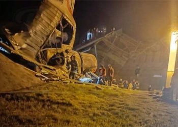 Подрыв моста в Брянской области: крушение поезда, десятки пострадавших и погибшие