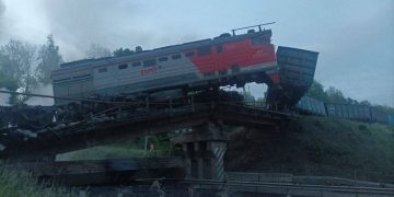 В Курской области взорван железнодорожный мост: грузовой поезд сошел с рельсов