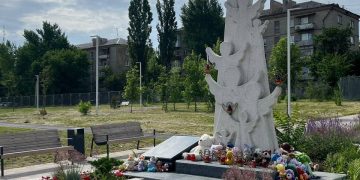В Луганске почтили память детей, ставших жертвами украинской агрессии