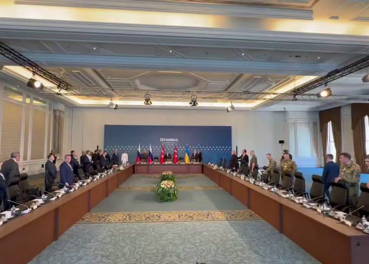 Россия и Украина начали второй раунд переговоров: обсуждать будут возможную встречу лидеров Россия и Украина начали второй раунд переговоров: обсуждать будут возможную встречу лидеров