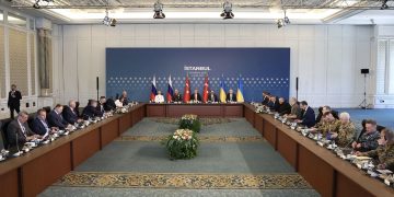 6000 тел, молодые пленные и конец шоу: переговоры в Стамбуле прошли «не снимая перчаток»