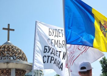 «Не превращайте страну в бордель»: в Кишинёве полиция избила участников Марша против ЛГБТ*