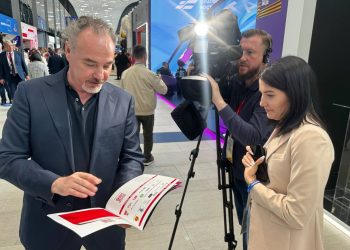 Музыка под грохот «градов»: певец Джанго на полях ПМЭФ рассказал о своих первых гастролях в Донбассе