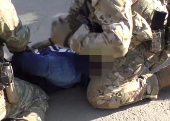 Канал нелегальной миграции из Африки перекрыли луганские силовики: кадры задержания преступников Канал нелегальной миграции из Африки перекрыли луганские силовики: кадры задержания преступников