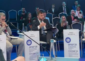 Молодёжь ДНР предложила сажать красные клёны в память о погибших