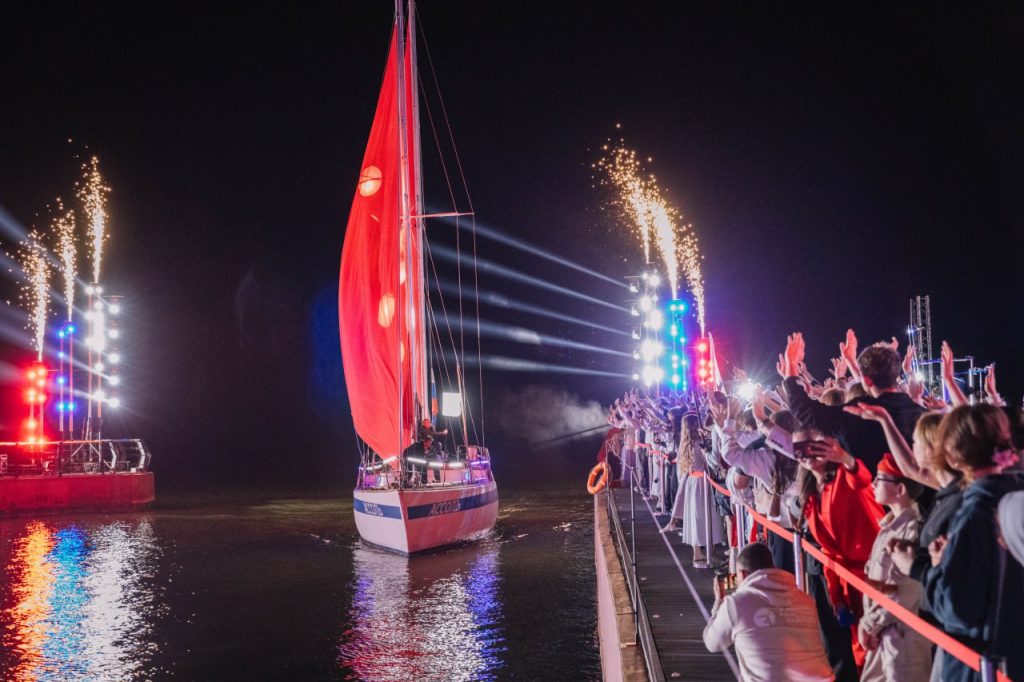 Донецк чтит память, а "Феникс" мучает очередями: дайджест за 22 июня