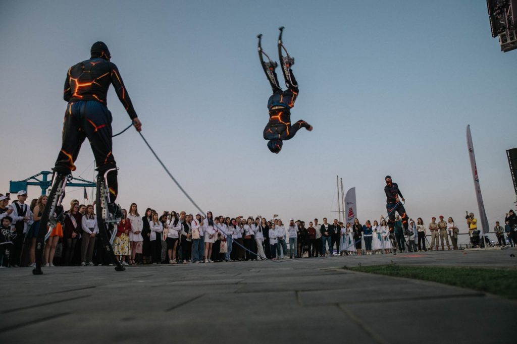 Донецк чтит память, а "Феникс" мучает очередями: дайджест за 22 июня
