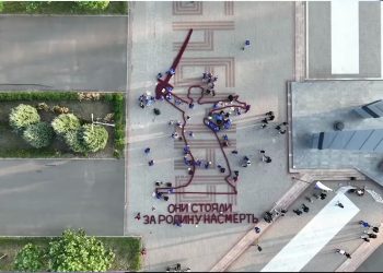 В Мариуполе зажгли 10 тысяч «свечей памяти»