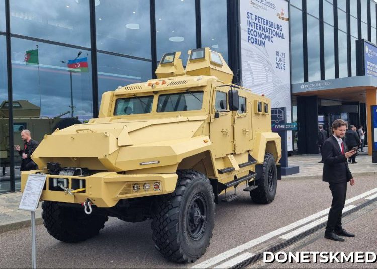 На ПМЭФ-2025 представили 3 образца новых современных бронеавтомобиля