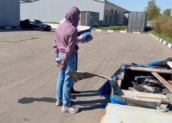 ФСБ пресекла контрабанду авиационных деталей для вертолетов на 400 млн рублей ФСБ пресекла контрабанду авиационных деталей для вертолетов на 400 млн рублей