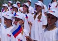 Огромный триколор и патриотические песни: Луганск отмечает День России
